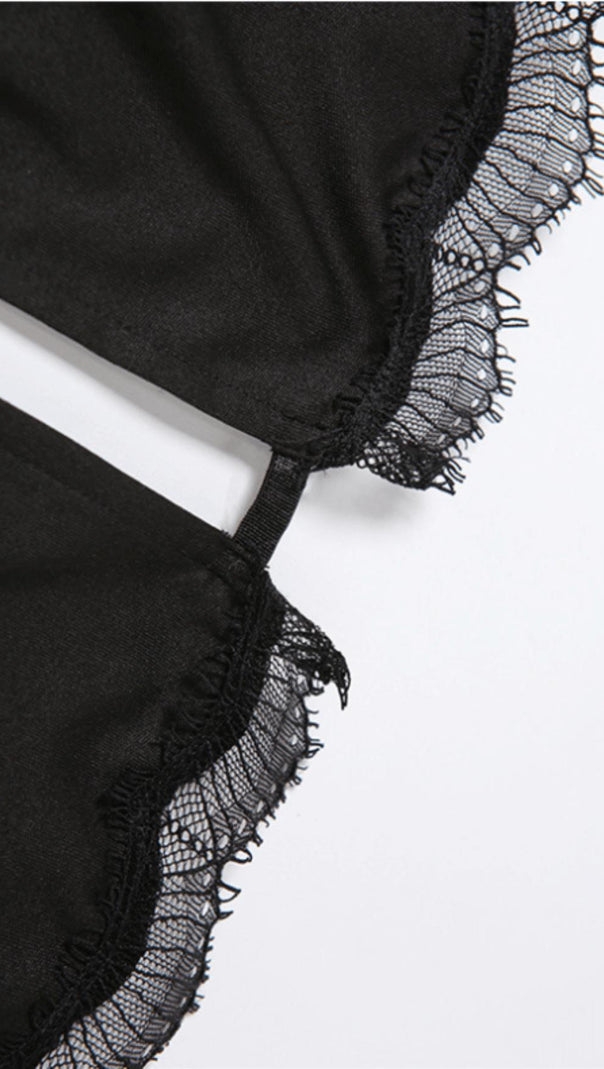 ABITO NERO CON SPACCO E SPALLE A FIBBIA