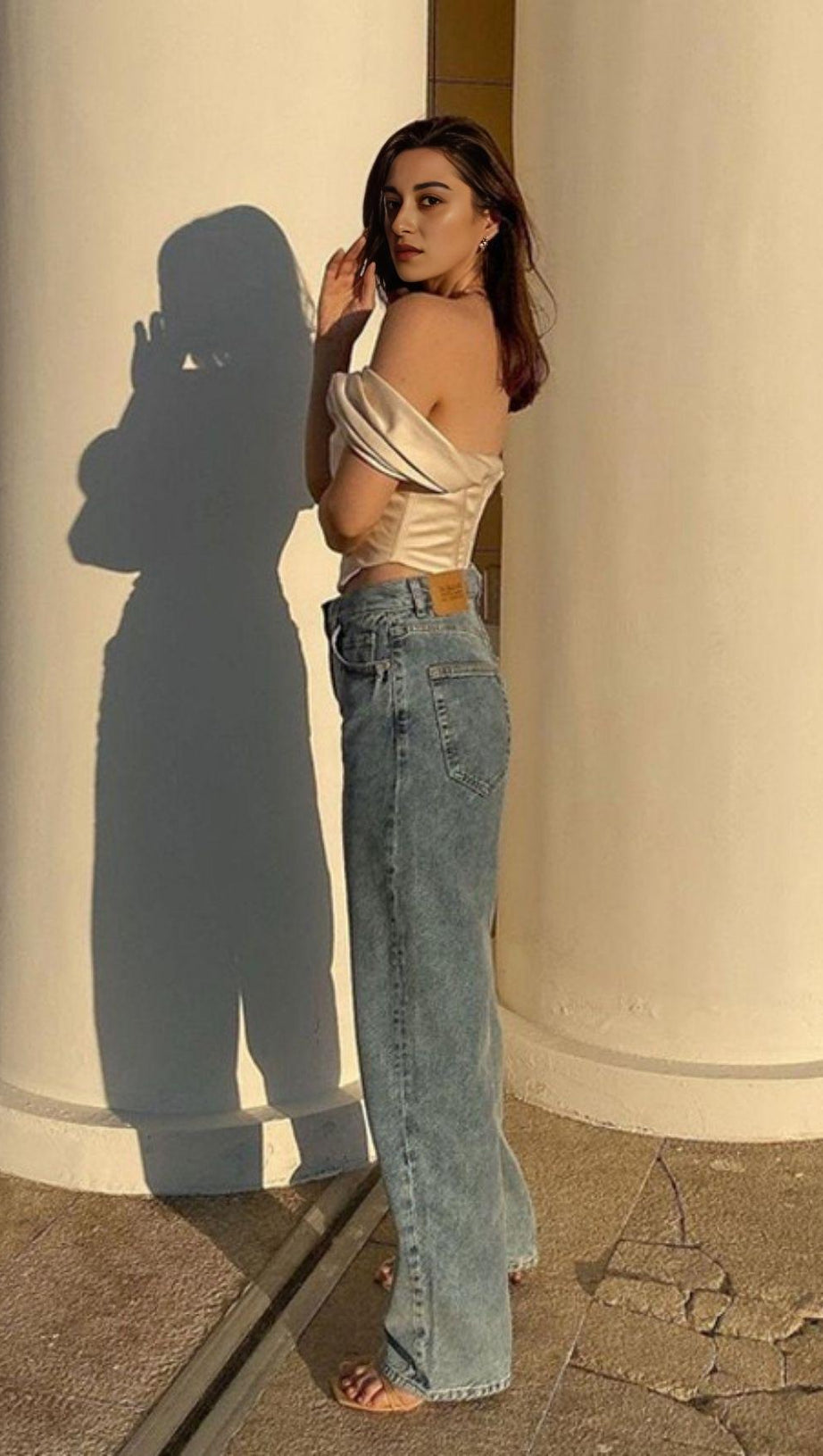 ONE-SHOULDER-TUBE-TOP UND ABDOMET-WESTE