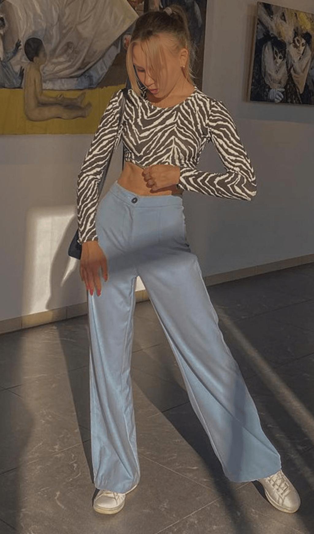 Neckholder-Top mit Zebra-Print und Schnürung