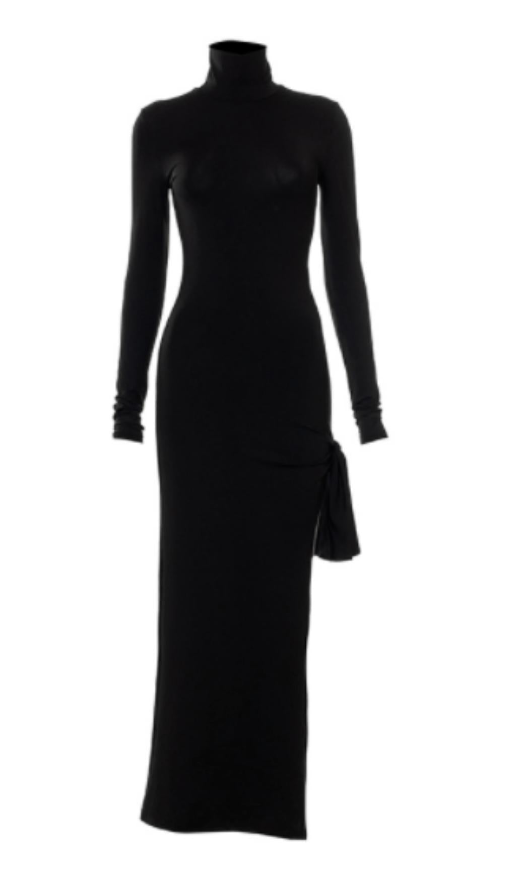 Kleid mit hoher Taille und hohem Schlitz zum Binden