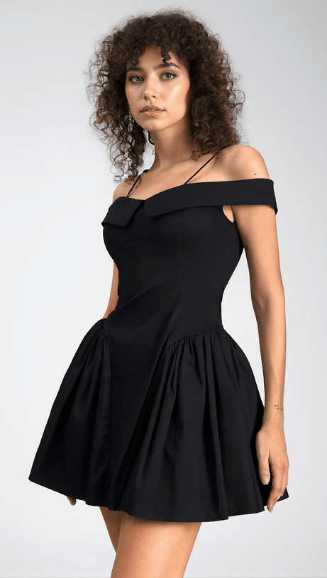 Vassia – Schulterfreies Minikleid in Schwarz