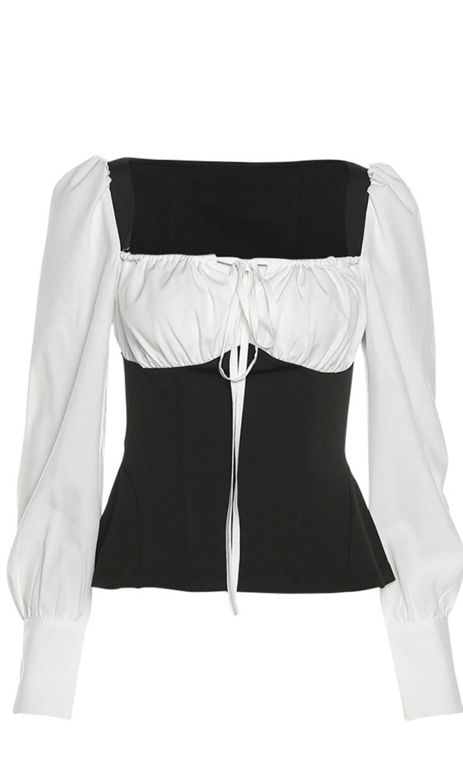 Top a maniche lunghe con scollo quadrato