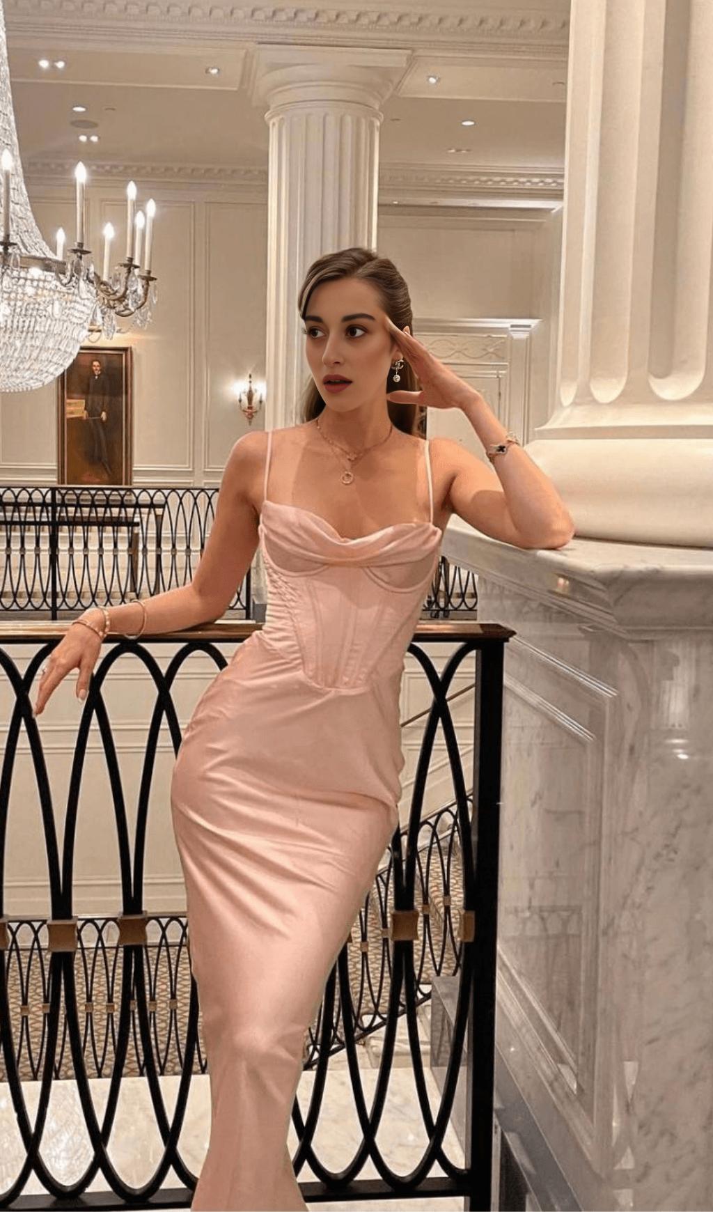ABITO ELEGANTE CON BRETELLE IN RASO ROSA