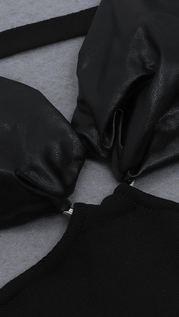 Schmales Bandagekleid mit Leder-Hosenträgern (Halloween limitiert)