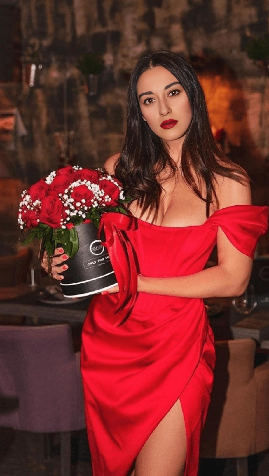 ABITO SLIM FIT CON SPACCHI LATERALI A VITA ALTA