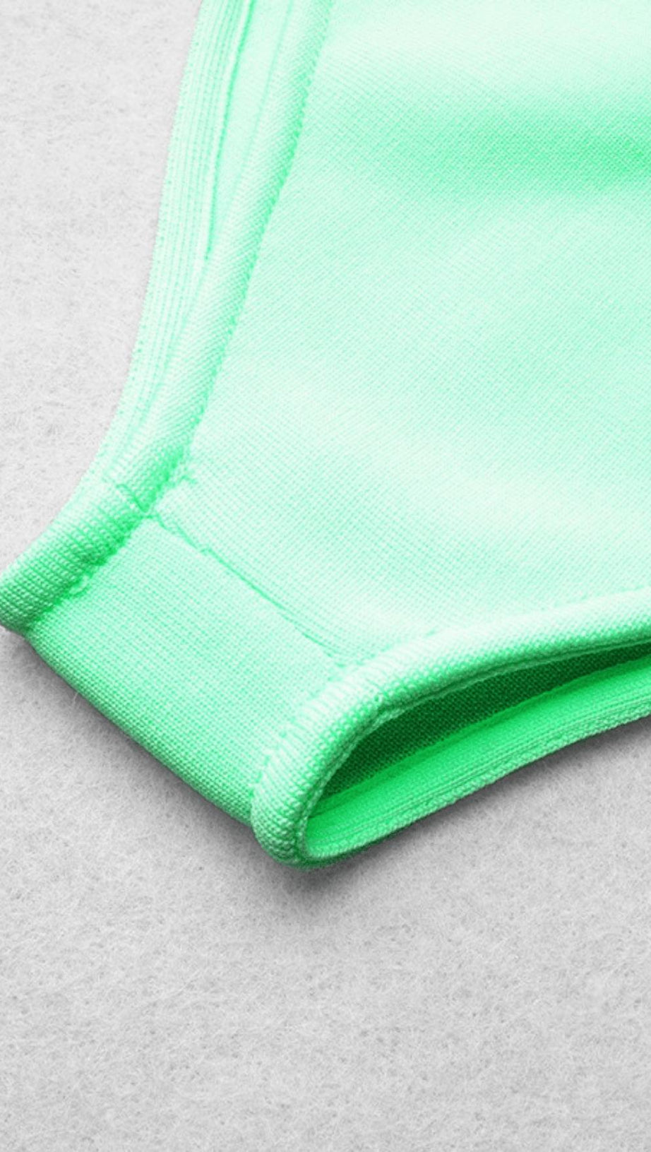 TOP SLIP CON SCOLLO A V PROFONDO