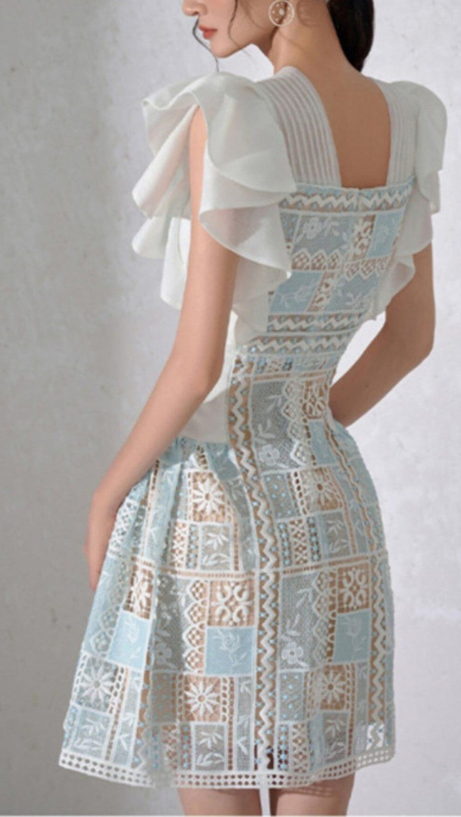 LACE RUFFLED MINI DRESS IN SLIGHT GRAY