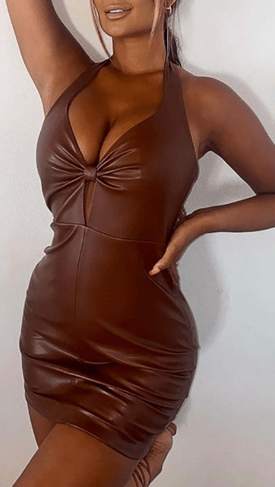 HOLLOW LEATHER SKIRT.