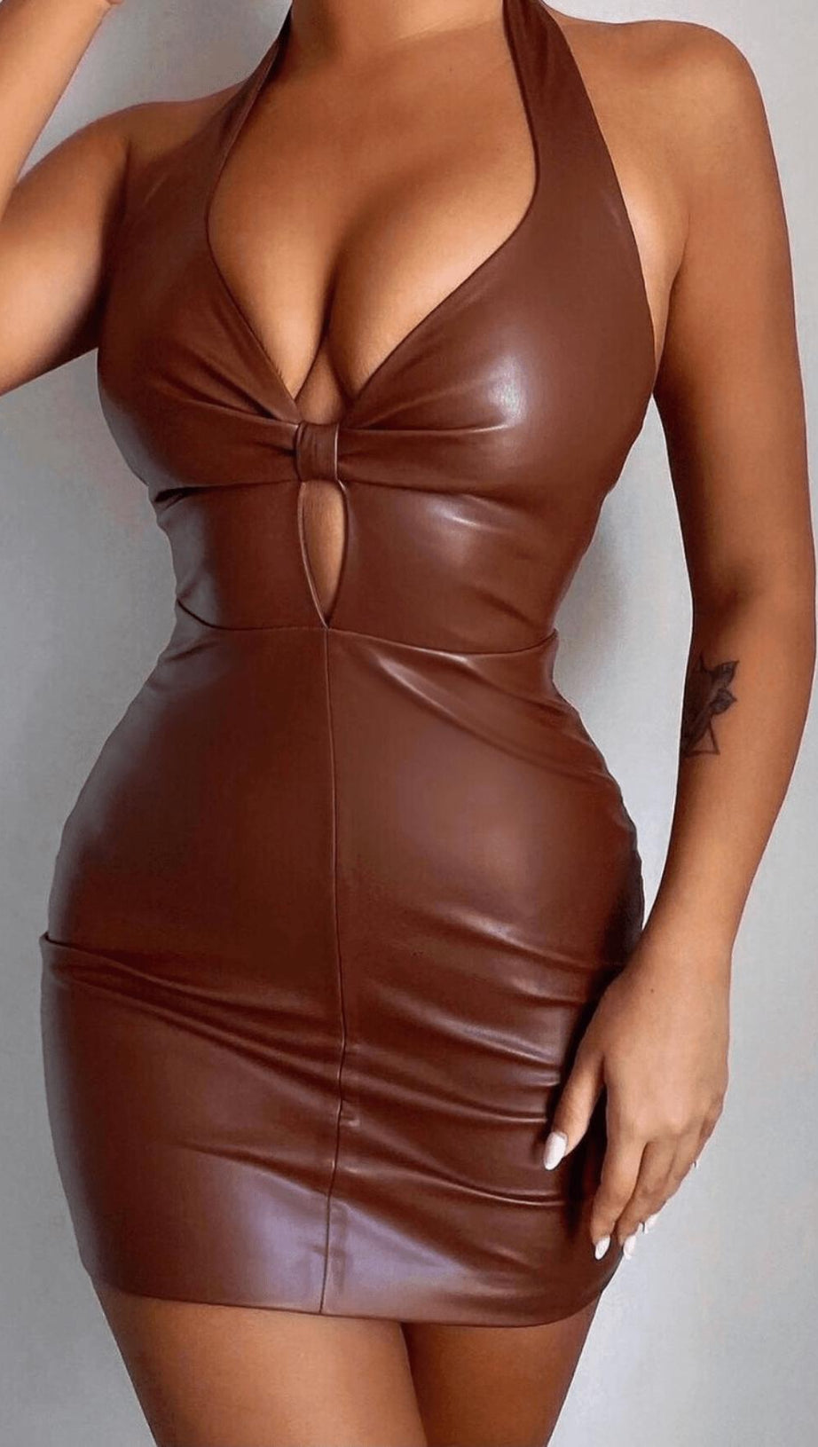 HOLLOW LEATHER SKIRT.