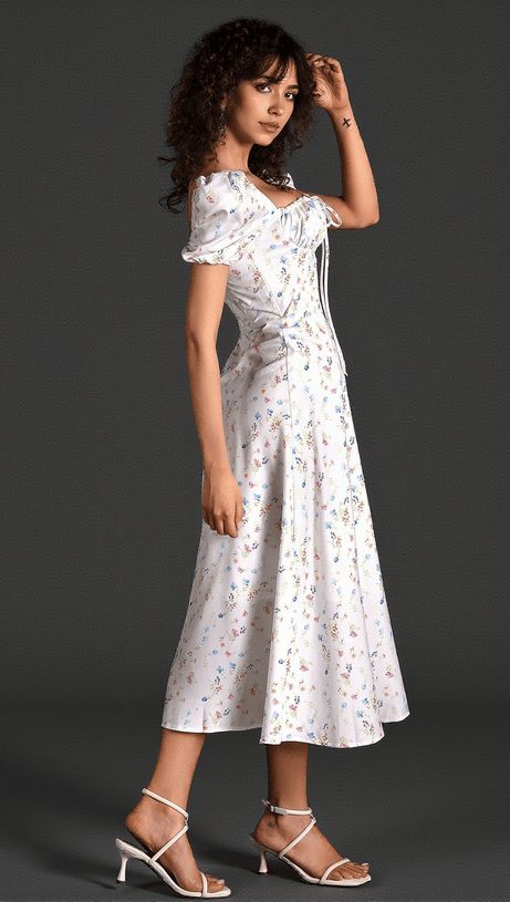 Diann – Geblümtes Kleid mit seitlichem Schlitz und Puffärmeln