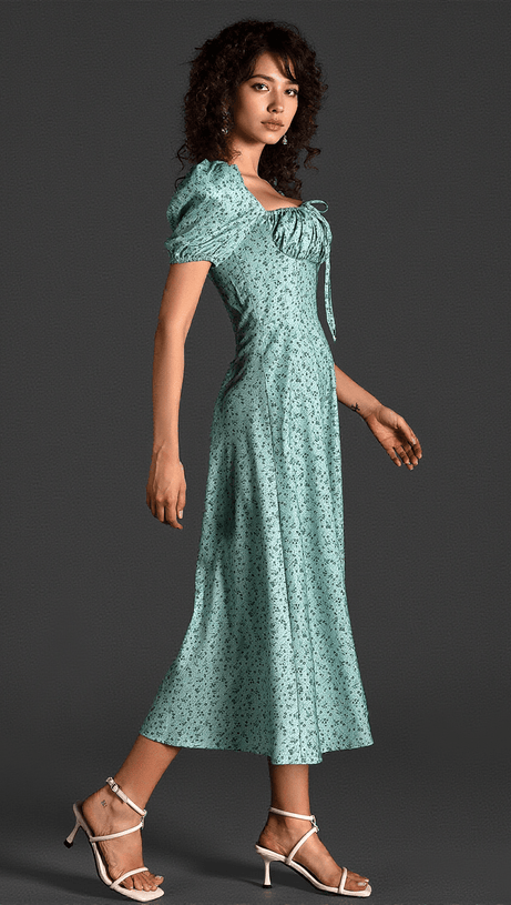 Diann – Geblümtes Kleid mit seitlichem Schlitz und Puffärmeln