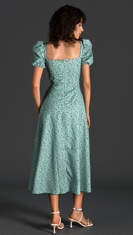 Diann – Geblümtes Kleid mit seitlichem Schlitz und Puffärmeln