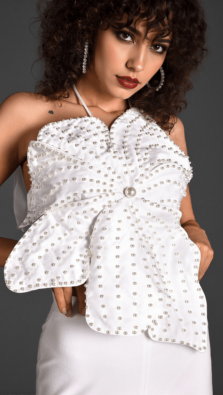 Rozy – Weißes Oberteil mit 3D-Blumen-Perlenverzierung