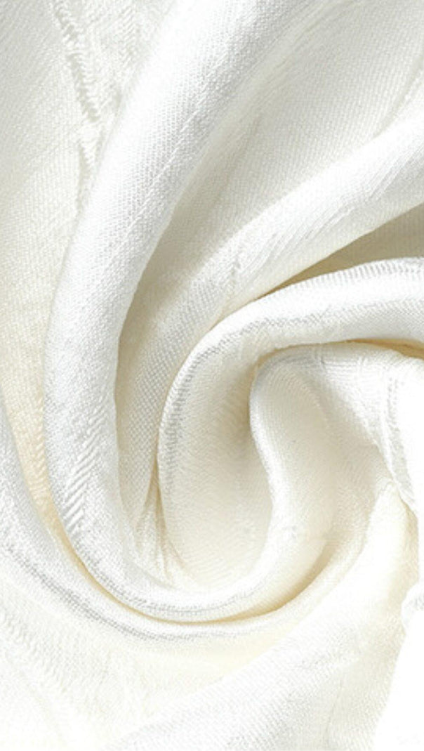 MINIKLEID MIT RIEMENSAUM IN WEISS