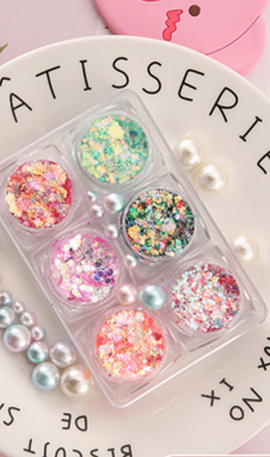 Glitter glitter for gel eye makeup.