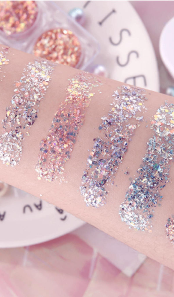 Glitter glitter for gel eye makeup.