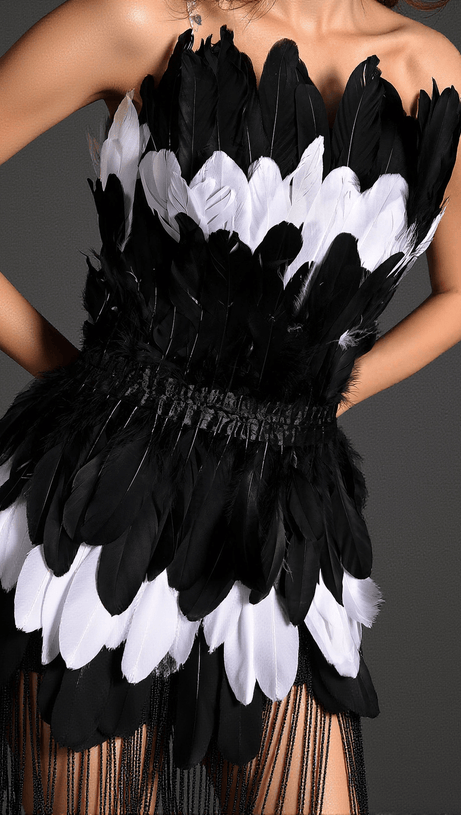 Agneli trägerloses Kleid mit Federfransen