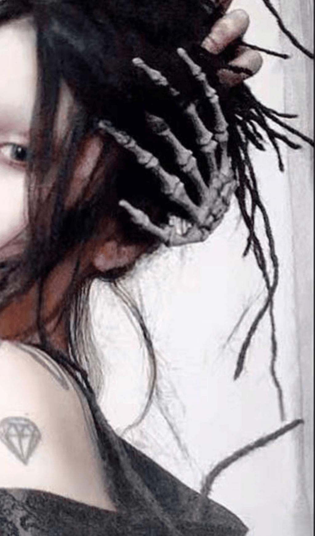 FERMACAPELLI A FORMA DI TESCHIO E OSSO