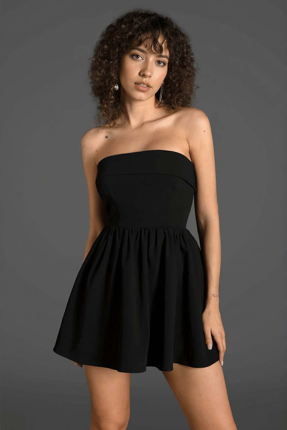 Mutilis – Schulterfreies, gewebtes Kleid