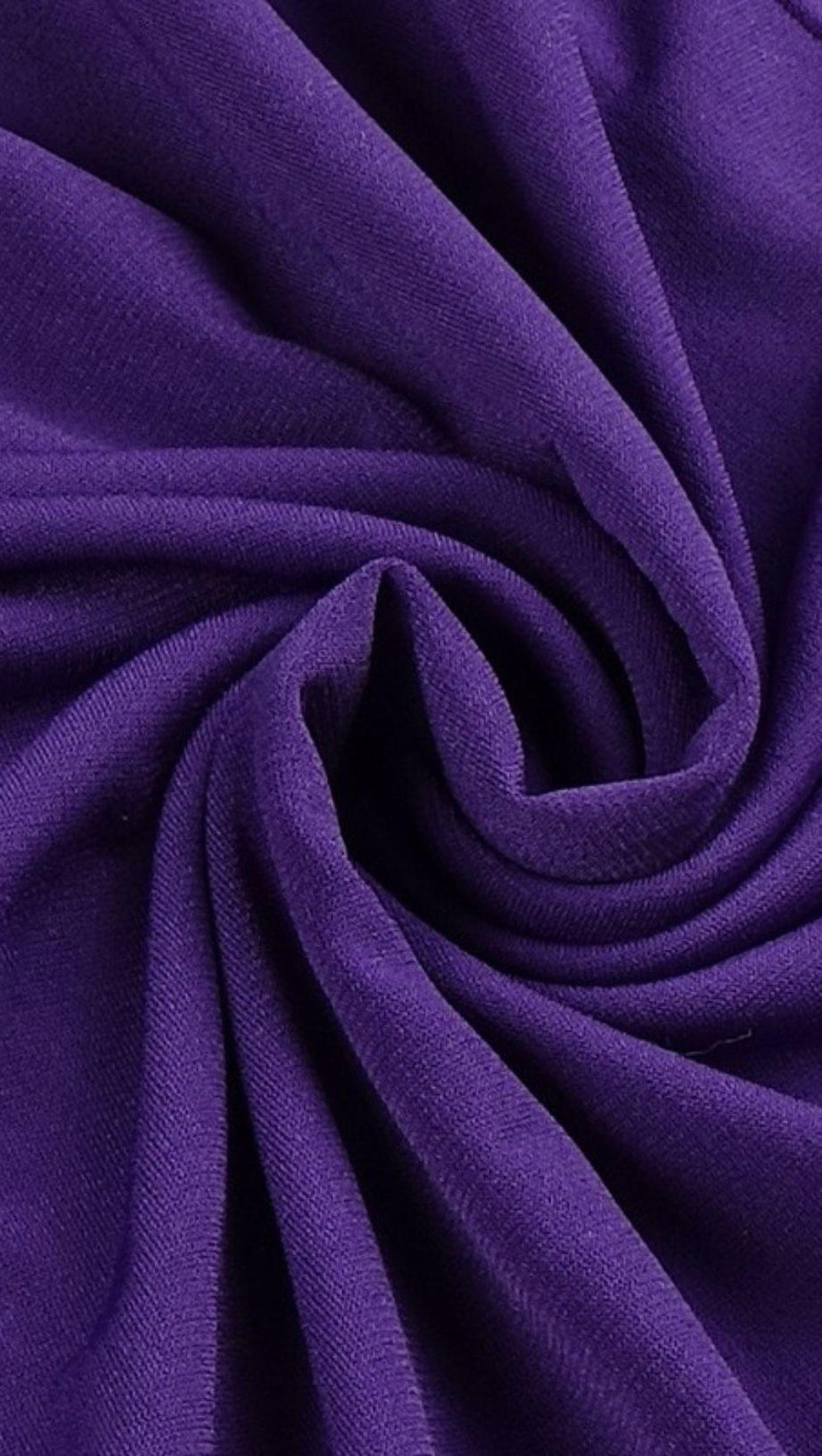 Kleid mit schrägem Kragen und Cut-out