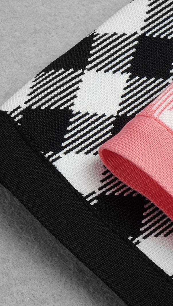 Kostüm mit Rock und geometrischem Muster