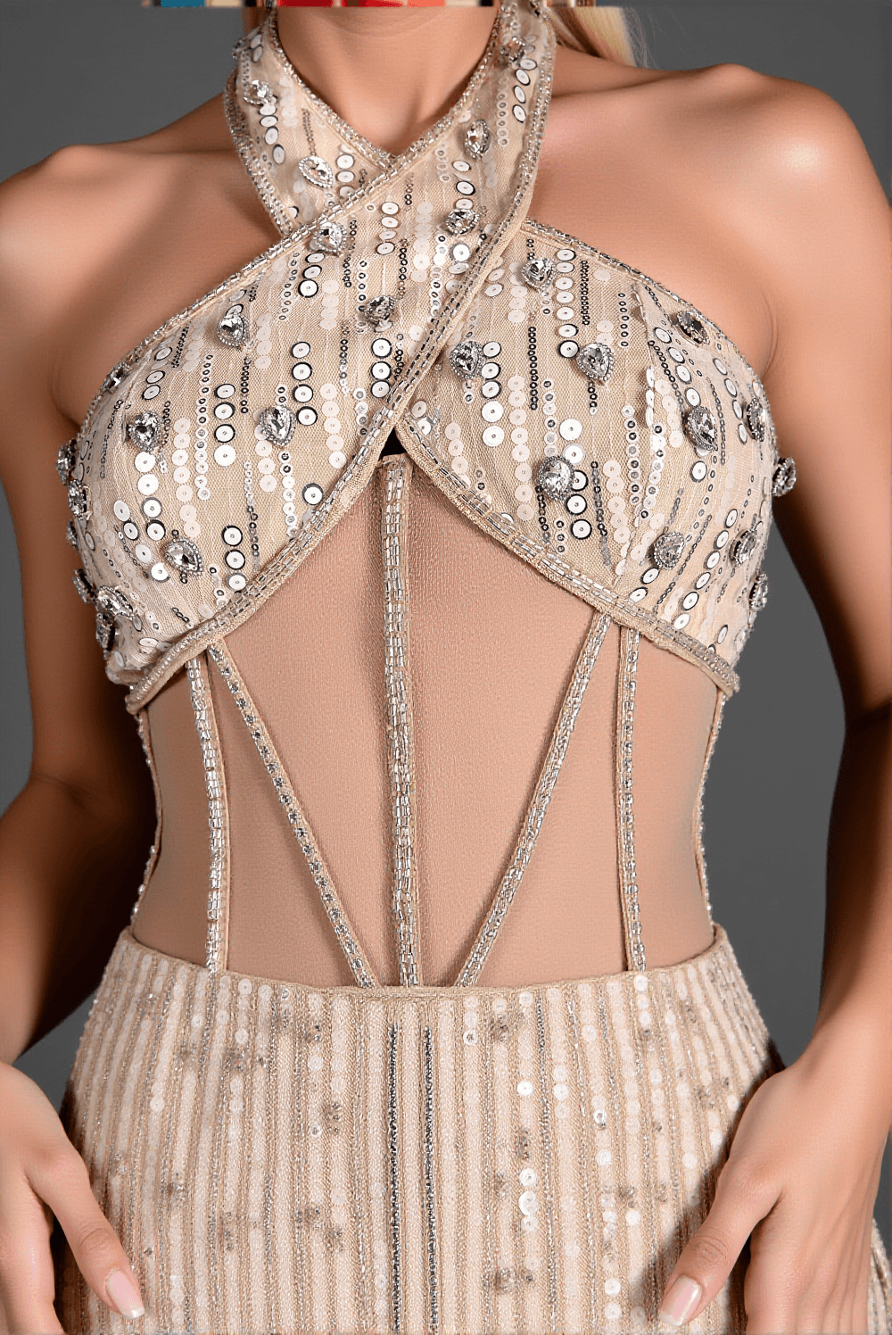 Tassiadi Neckholder-Kleid mit Strass- und Federmuster