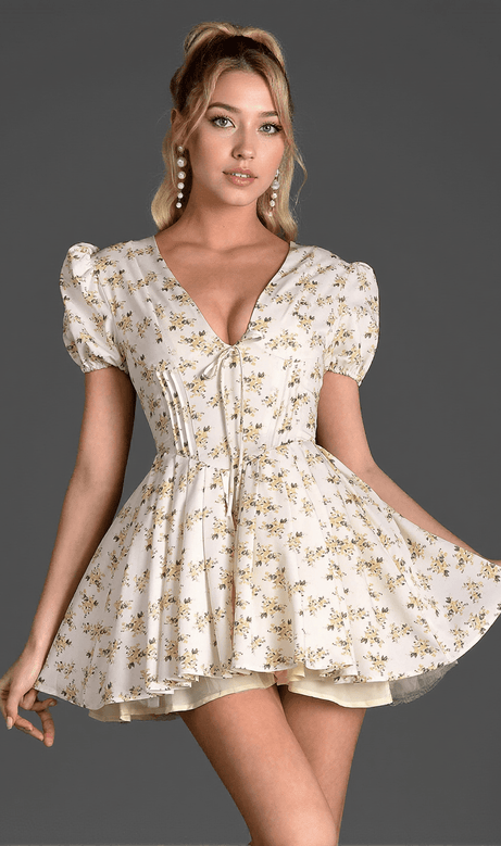 Nassea Minikleid mit V-Ausschnitt und Blumenmuster