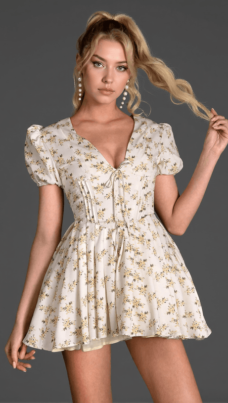 Nassea Minikleid mit V-Ausschnitt und Blumenmuster