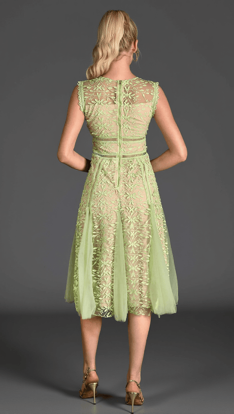 Tassoti – Ärmelloses Kleid mit Spitzenstickerei