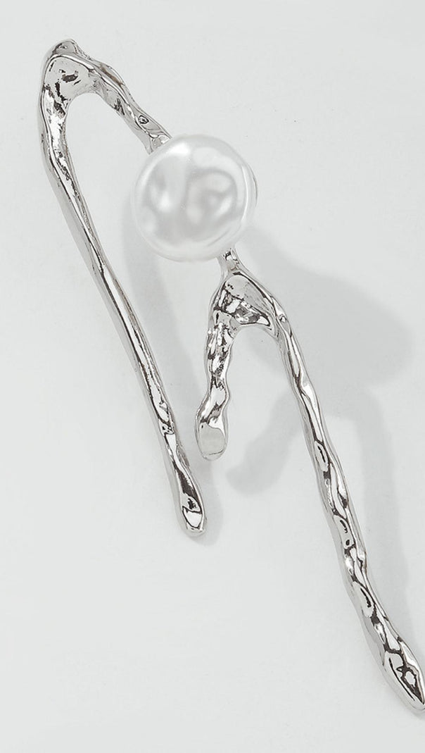 AIIZIE GEOMETRIC IRREGULAR PEARL EARRINGS. - product image