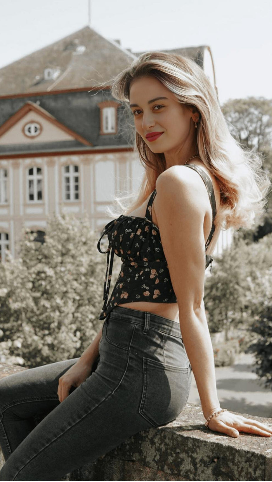 GILET SENZA SPALLINE IN PIZZO FLOREALE.