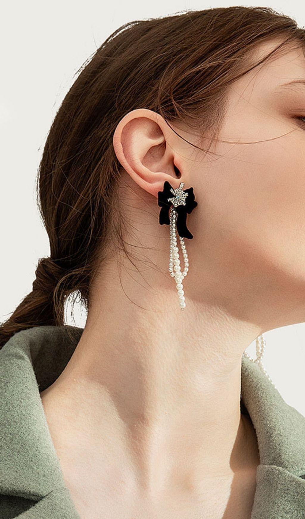 ORECCHINI CON NAPPINE A FARFALLA IN FLANELLA