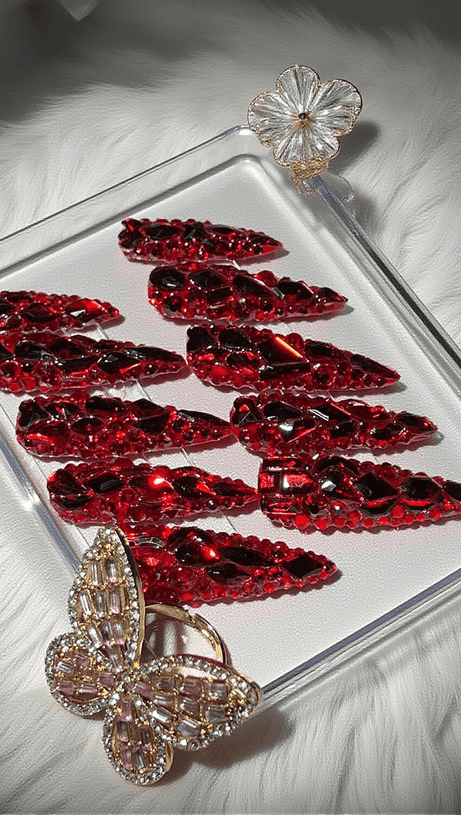Roter Kristall Stilleto Handgemachte Press On Nails