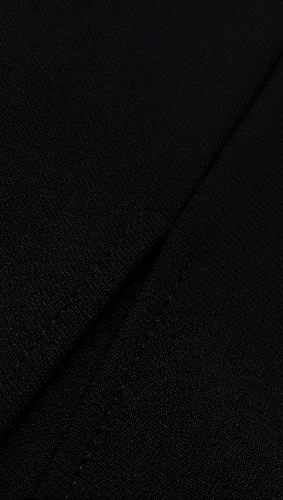 ABITO NERO CON SPALLE OBLIQUE ALLA MODA 