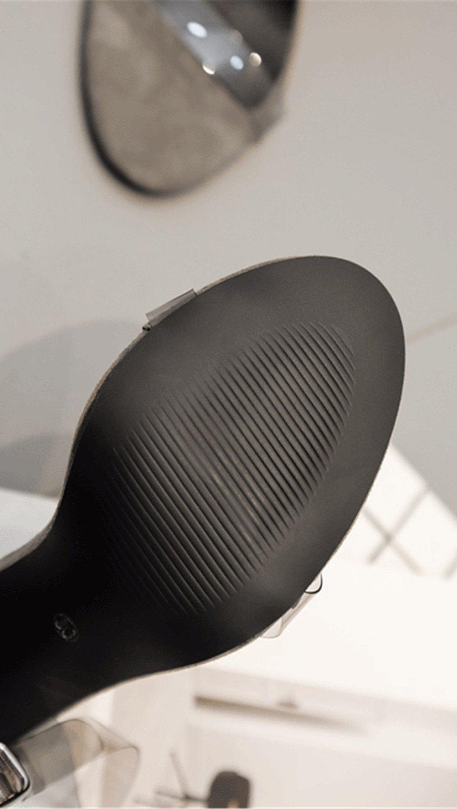 High Heels mit Kristall-Wort-Riemen