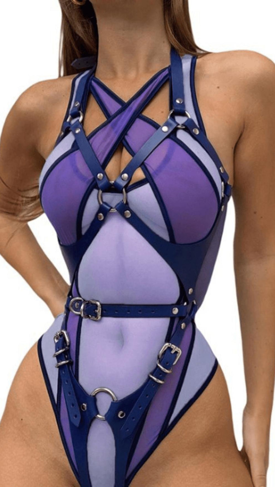 Lilafarbener Netz-Bodysuit mit Kontrasteinsätzen.