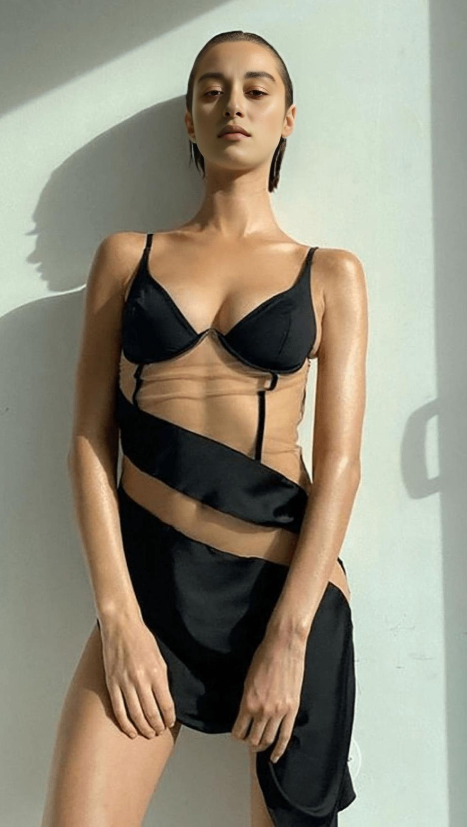 CONTRASTING SHEER SLIM MESH DRESS.