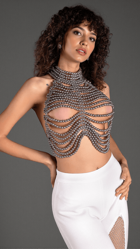 Metride – Rückenfreies Neckholder-Top mit Perlenbesatz in Grau