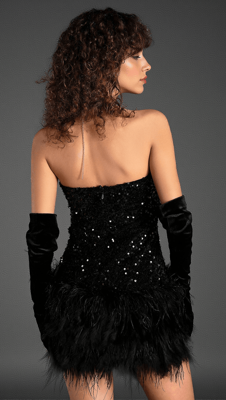 Katia – Schulterfreies Pailletten-Federkleid mit Handschuhen