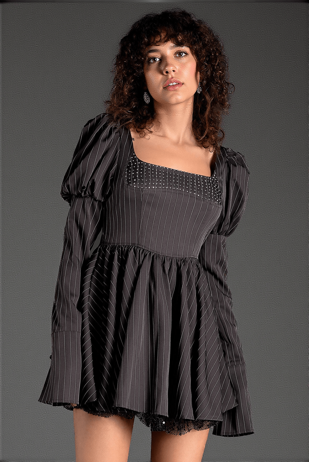 Mideia Minikleid mit Puffärmeln und eckigem Ausschnitt