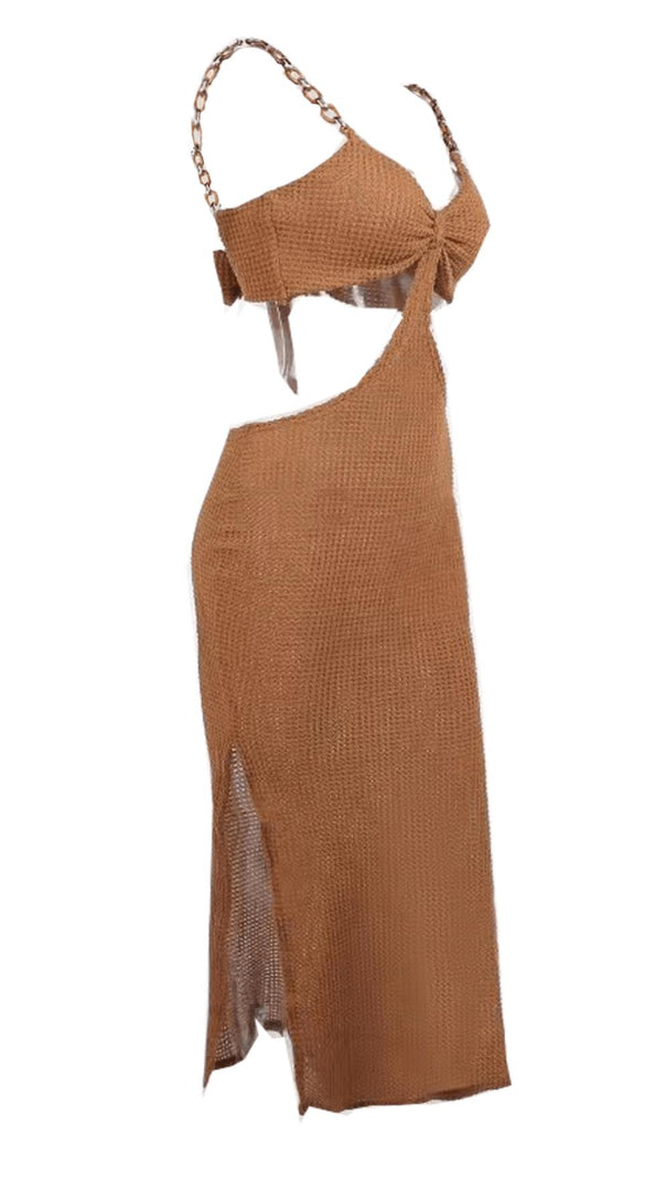 Kleid mit Kettenschlitz und Cutout.