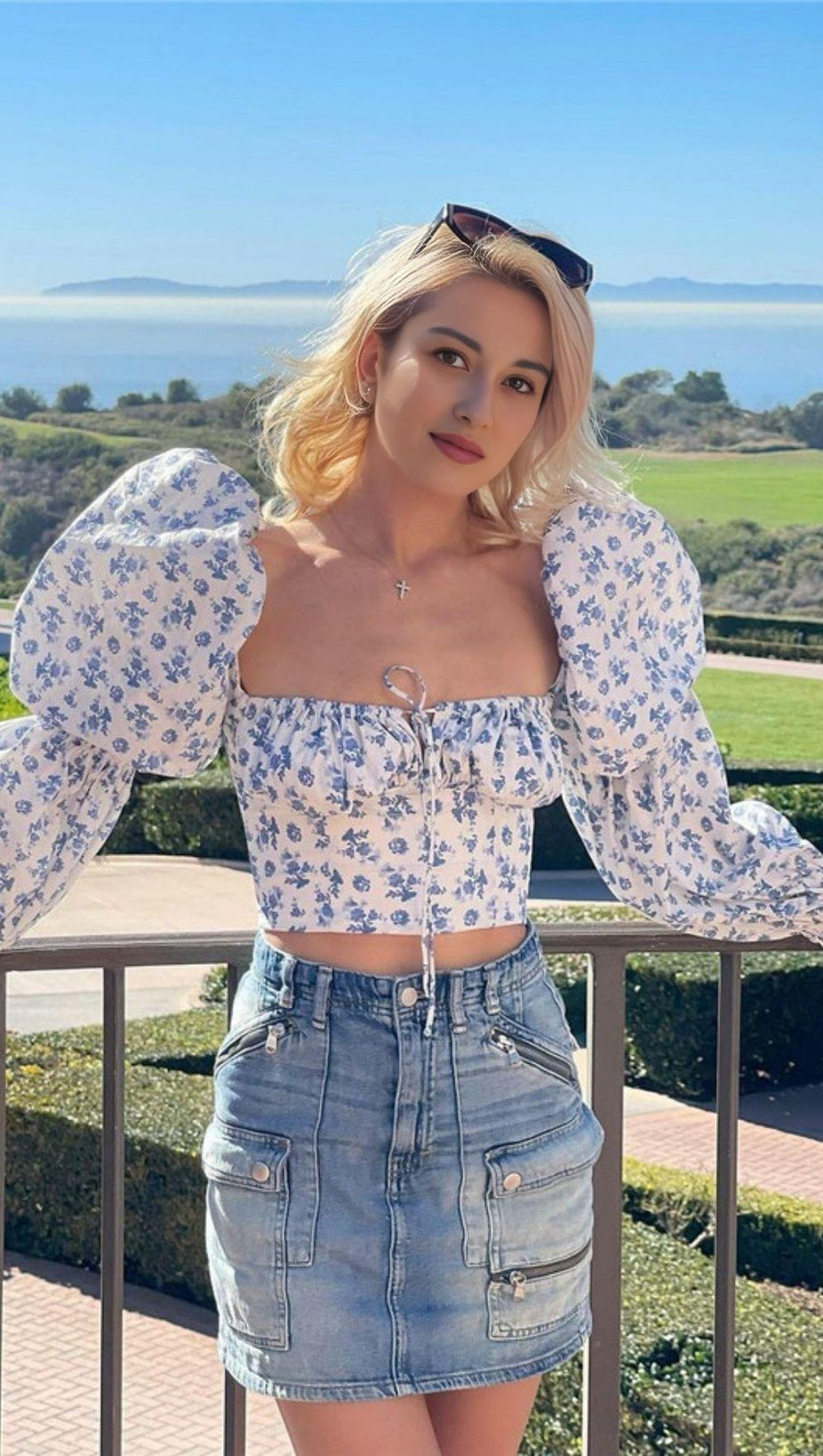 Oberteil mit Puffärmeln und Taillenbund