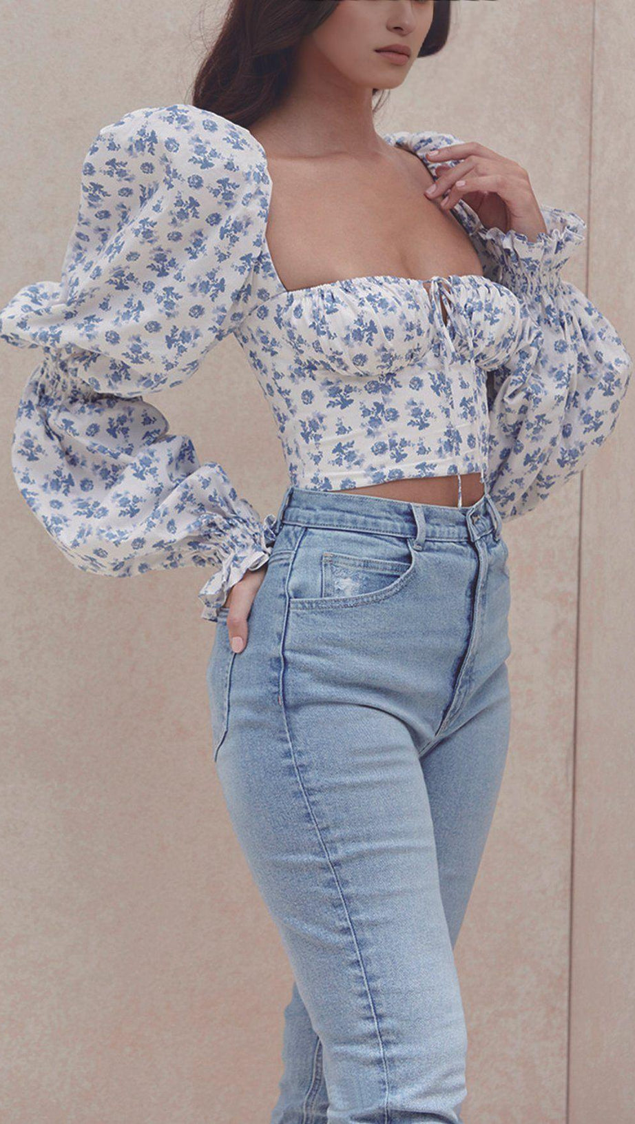 Oberteil mit Puffärmeln und Taillenbund