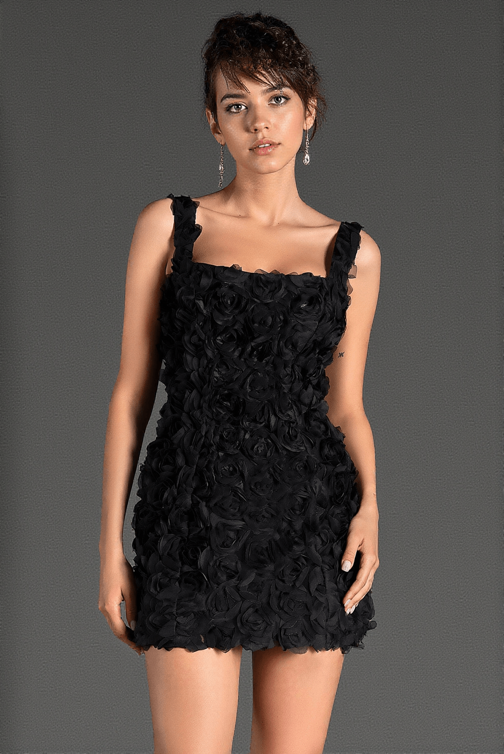 Dellidi – Schwarzes Minikleid mit 3D-Blumenmuster