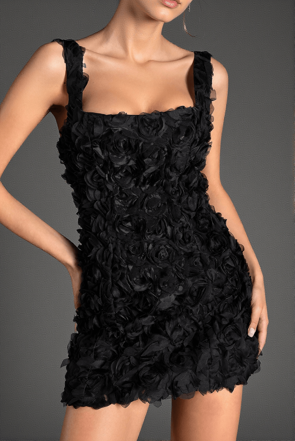 Dellidi – Schwarzes Minikleid mit 3D-Blumenmuster