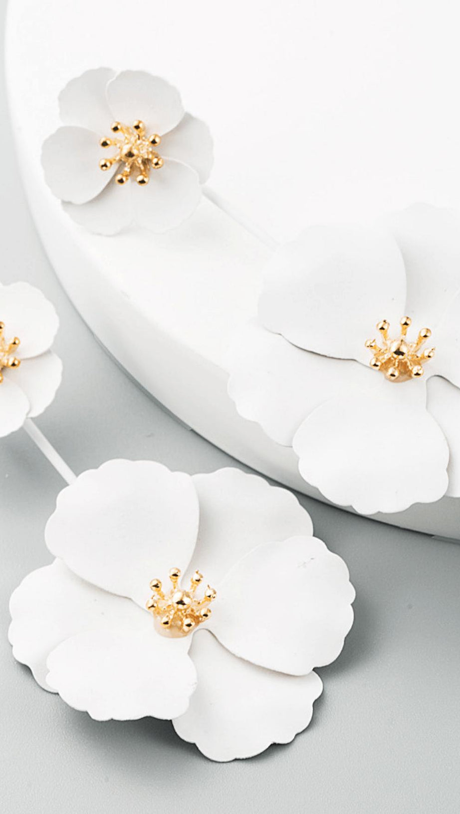 Lange Ohrringe aus böhmischer Legierung mit Blumen