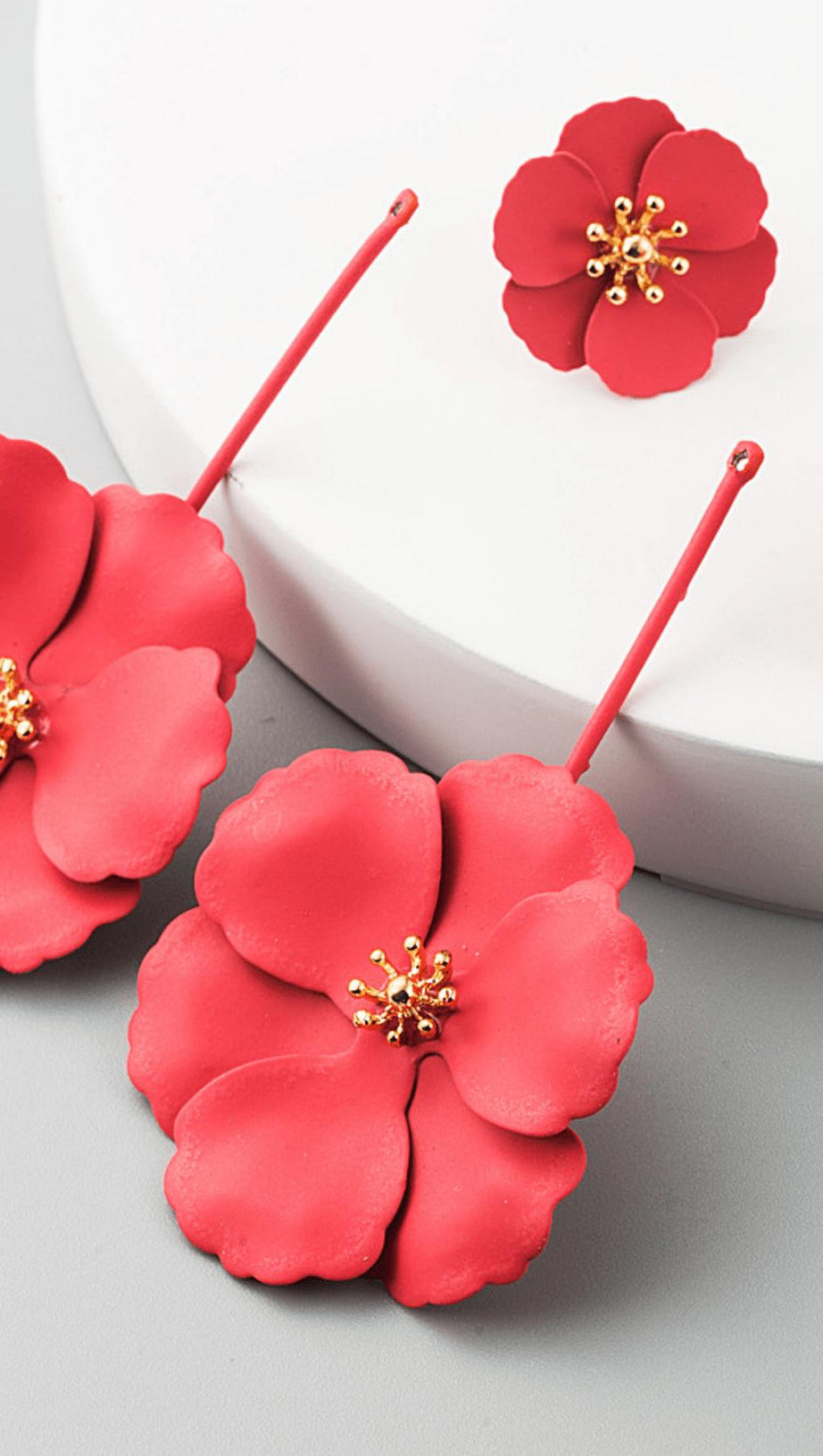 Lange Ohrringe aus böhmischer Legierung mit Blumen