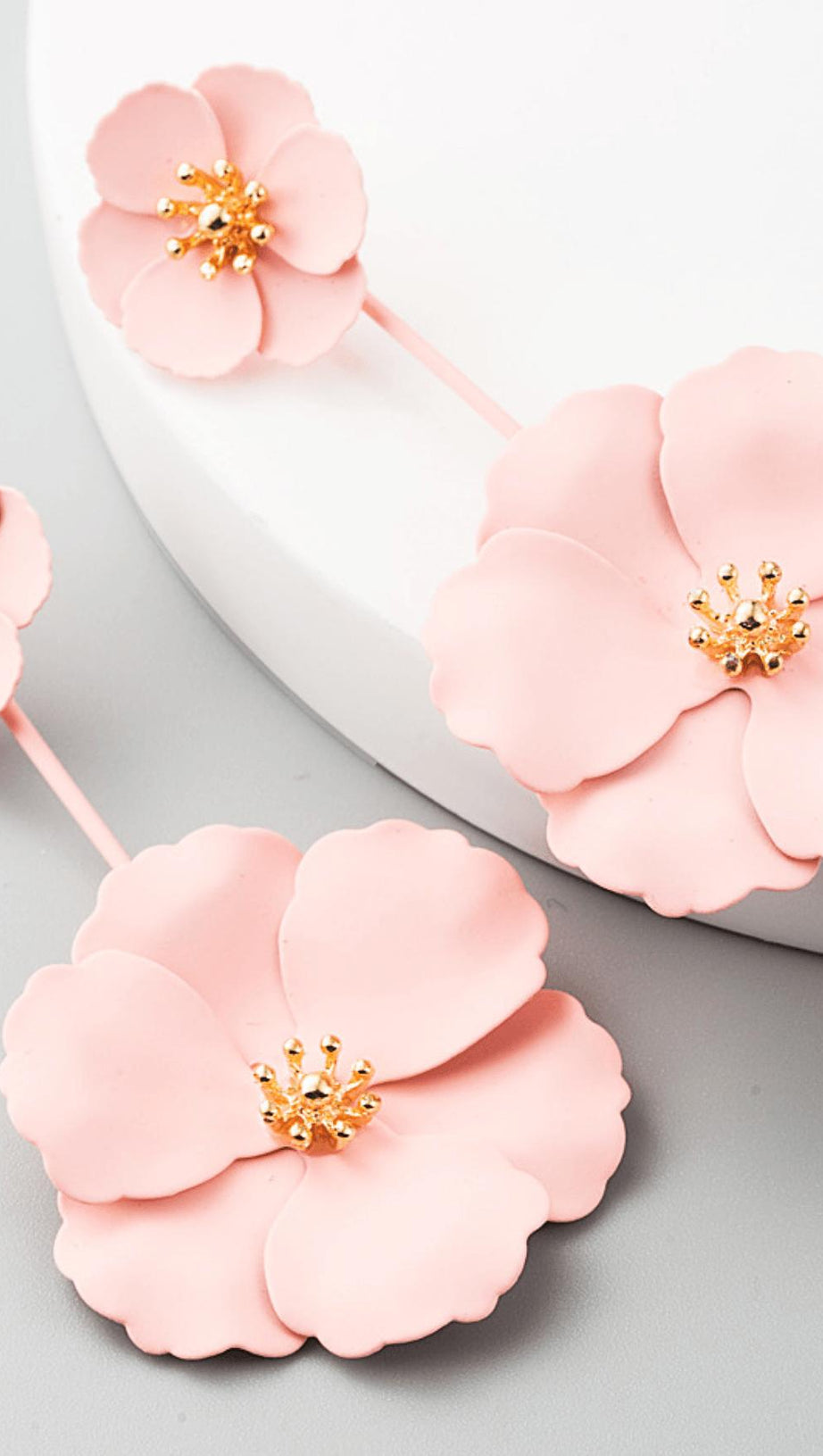 Lange Ohrringe aus böhmischer Legierung mit Blumen