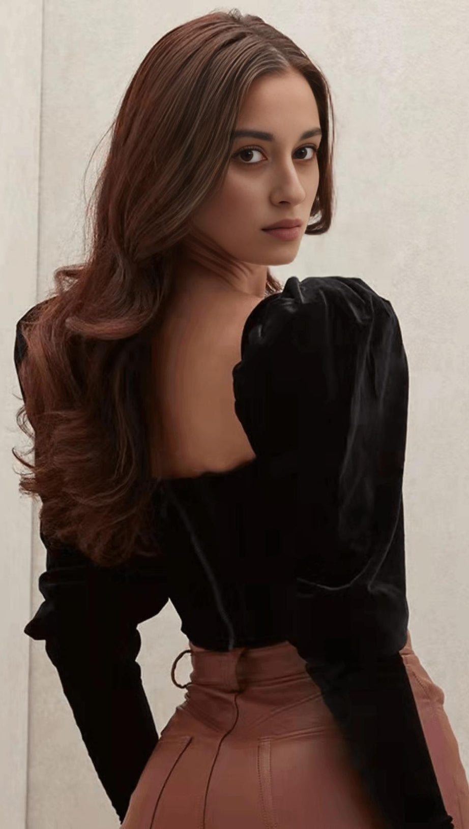 SAMT-KORSETT MIT PUFFÄRMELN IN SCHWARZ 