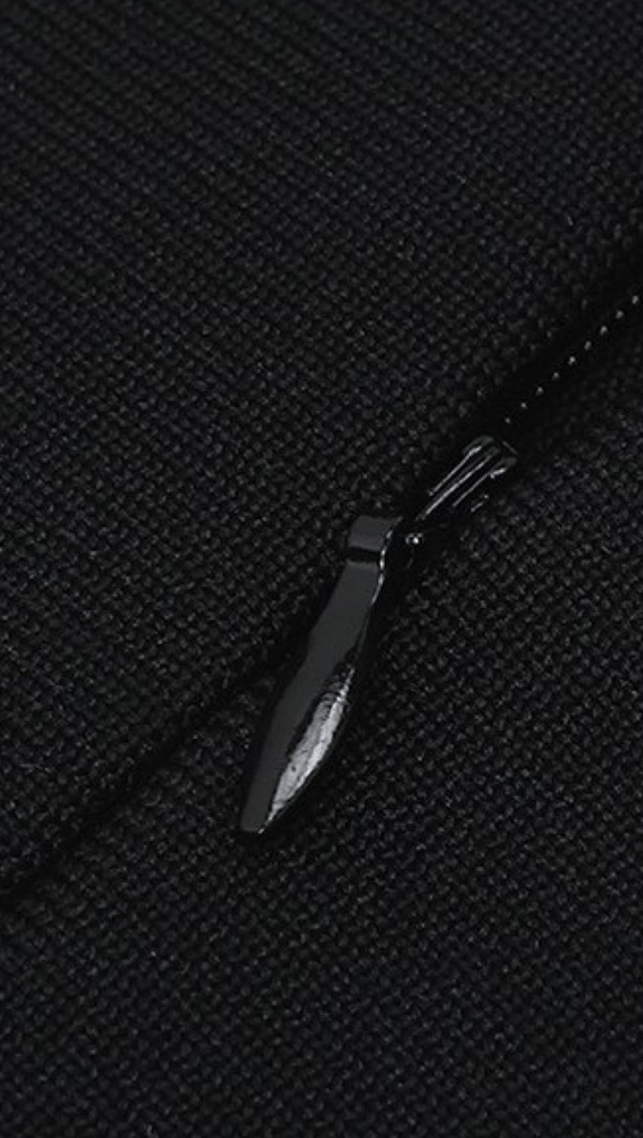 SCHWARZES KLEID MIT TUBE-TOP UND PUFFÄRMELN